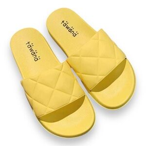 YELLOW QUILTED OPEN TOE SLIDE SANDALS · SIZE 8 · NWOT